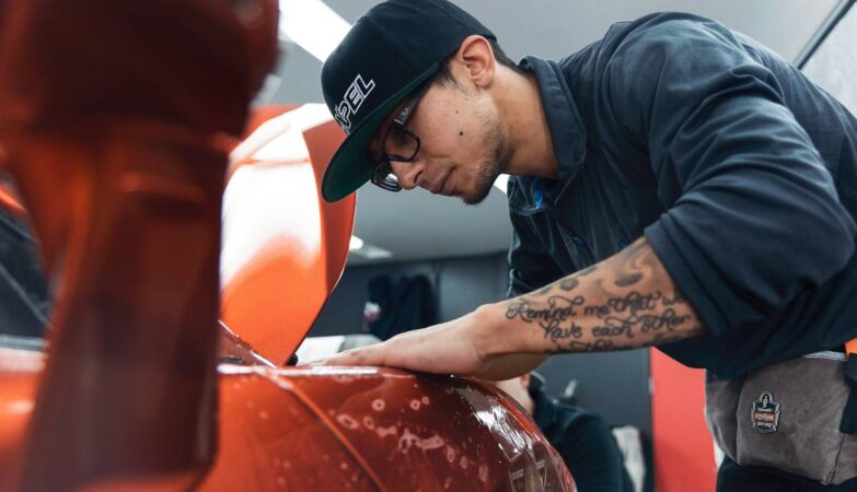 Simple, quick, and risk-free solutions: smart ways to choose site-side auto glass services
